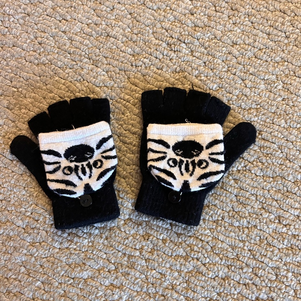 Kids Black and White Fingerless Gloves